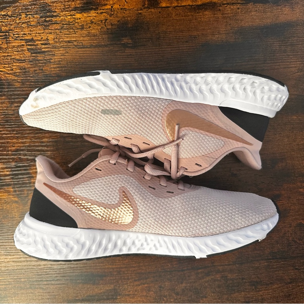 NIKE Women's Pink Running Shoes